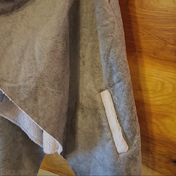 TCEC- Sherpa, fur vest with pockets - Picture 3 of 4